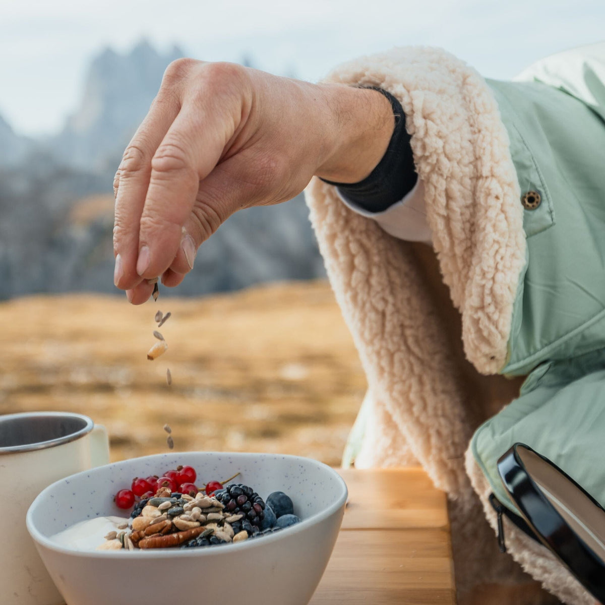 VOITED CloudTouch® Indoor/Outdoor Camping Blanket - Cameo Green Blankets VOITED 