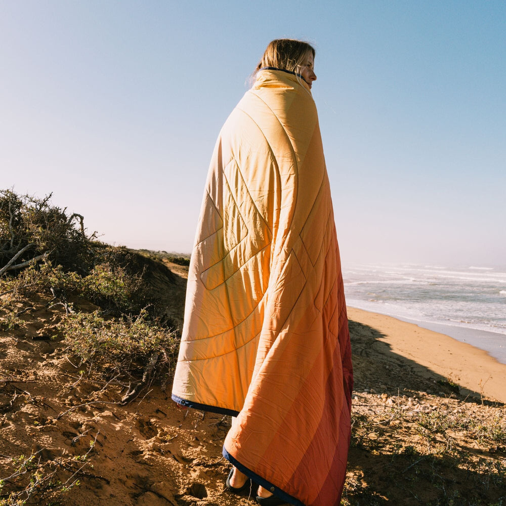 VOITED CloudTouch® Indoor/Outdoor Camping Blanket - Golden Drift