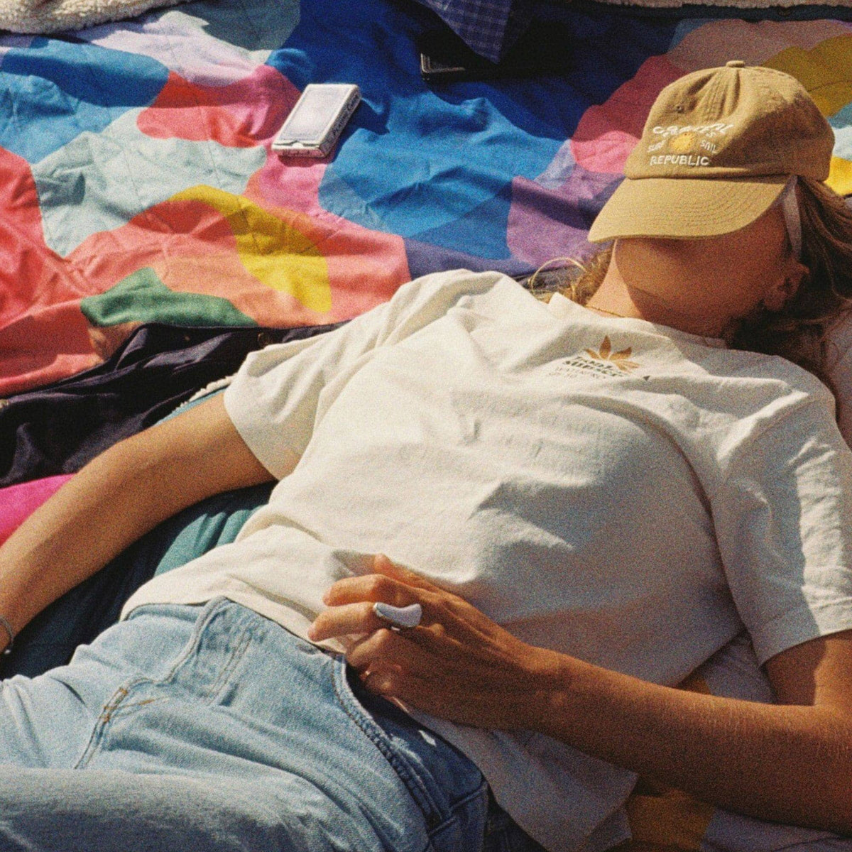 VOITED Compact Picnic & Beach Blanket - Beyond Real Blankets VOITED 