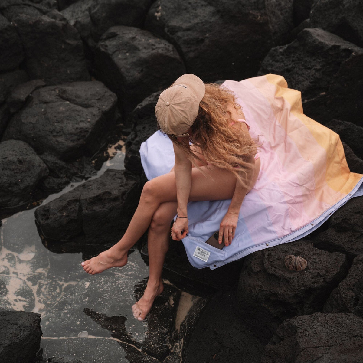 VOITED Compact Picnic & Beach Blanket - Golden Drift Blankets VOITED 