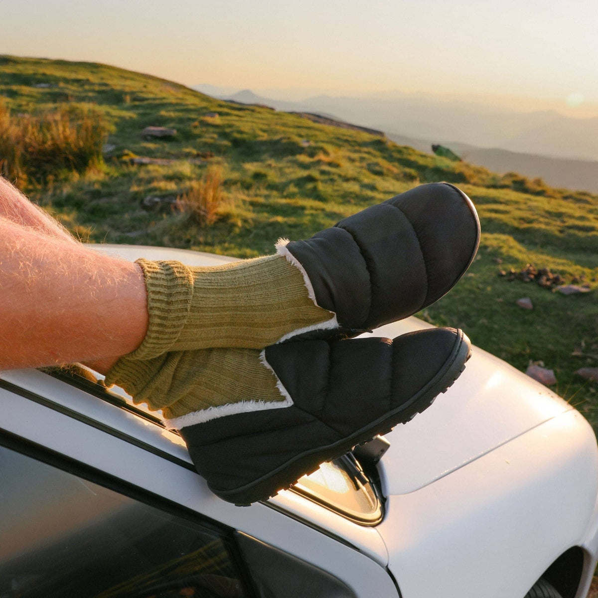 VOITED CloudTouch® Slippers - Lightweight, Indoor/Outdoor Fleece-Lined Camping Slippers - Black Footwear VOITED 