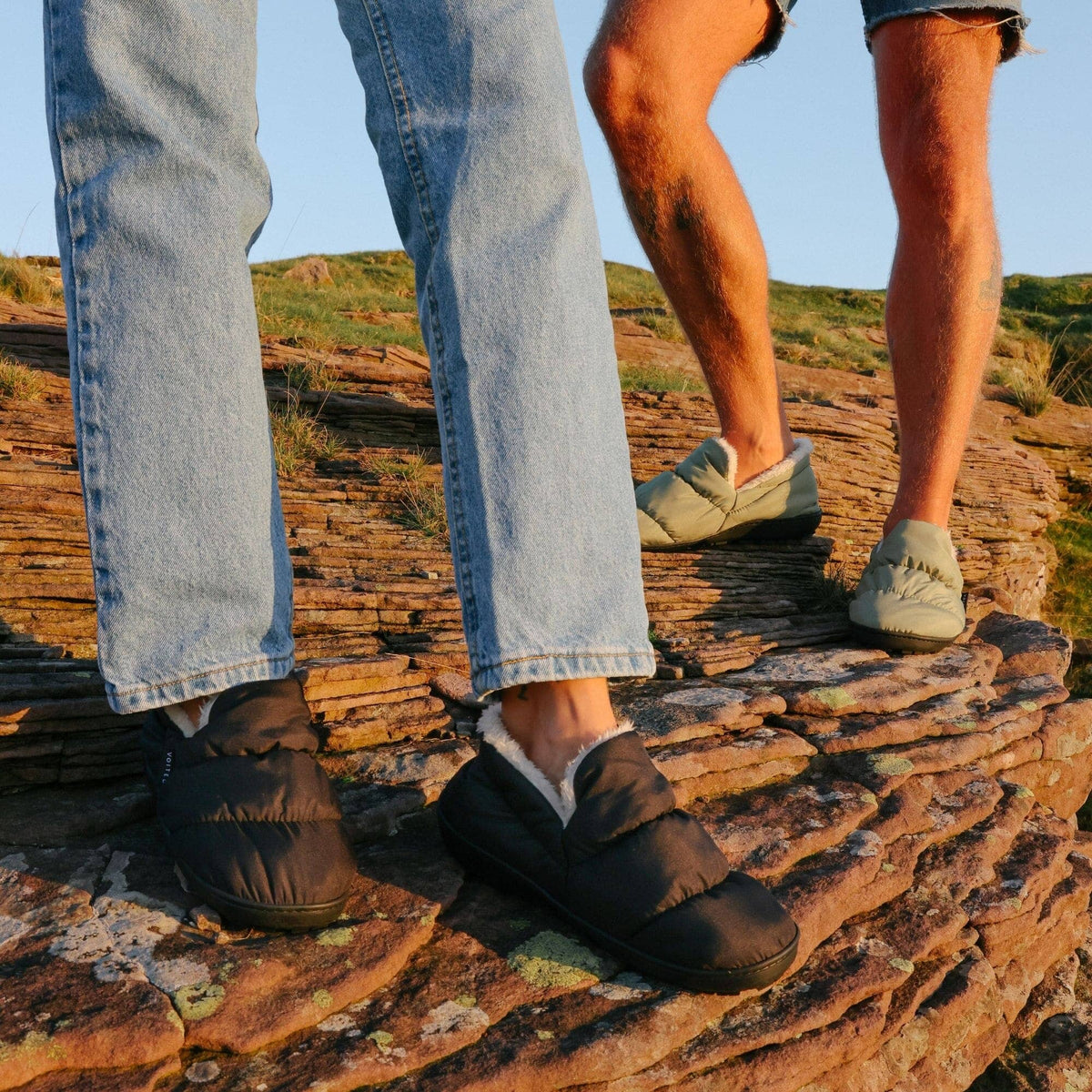 VOITED CloudTouch® Slippers - Lightweight, Indoor/Outdoor Fleece-Lined Camping Slippers - Black Footwear VOITED 